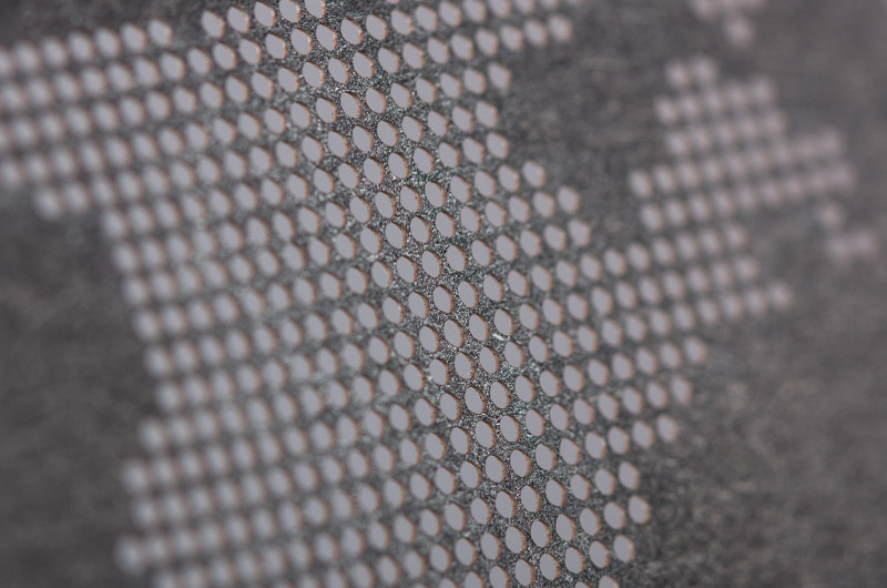 Laserperforation macht Papier transparent