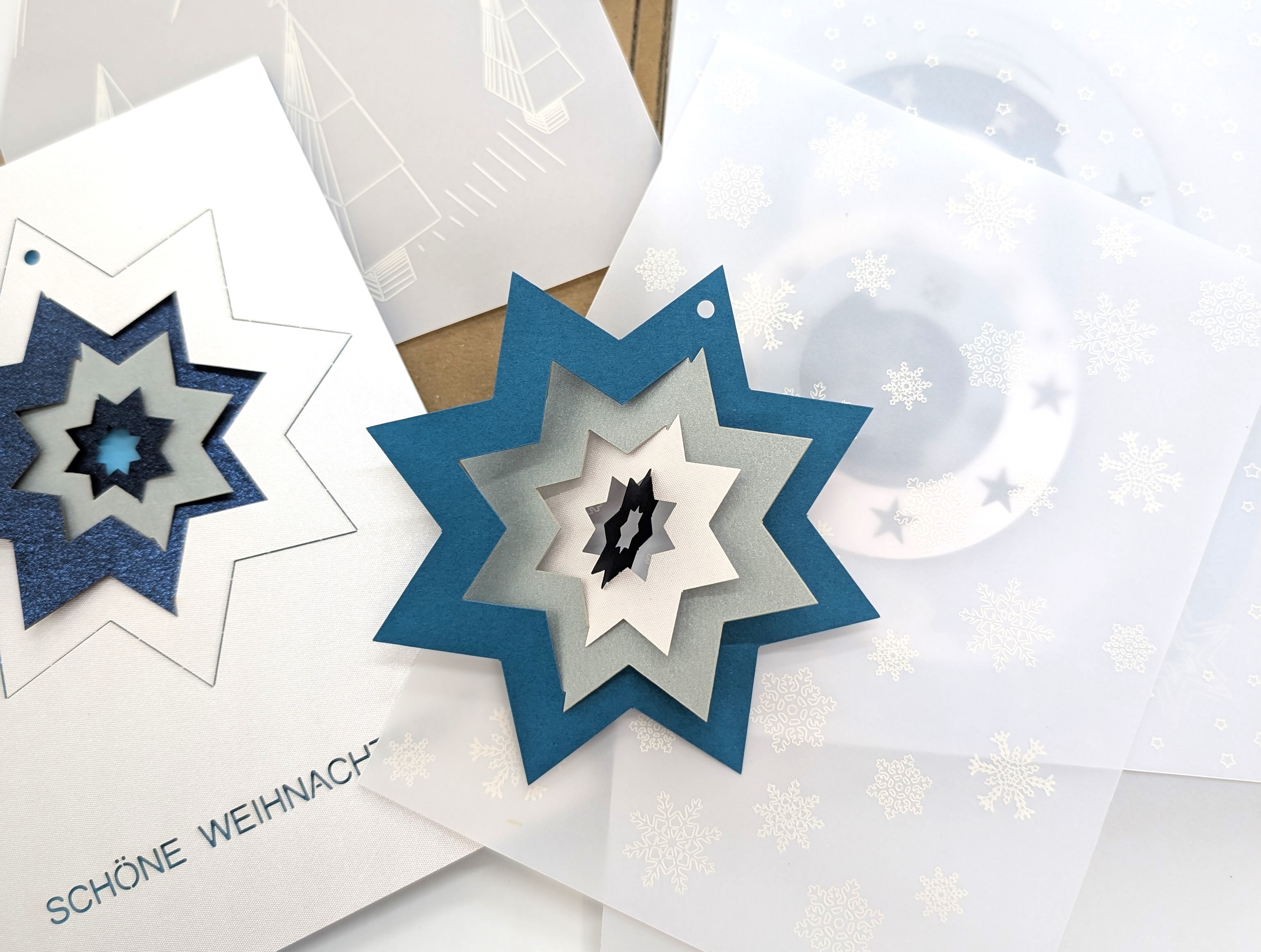 Weihnachtsgrüße mit beweglichen Sternen