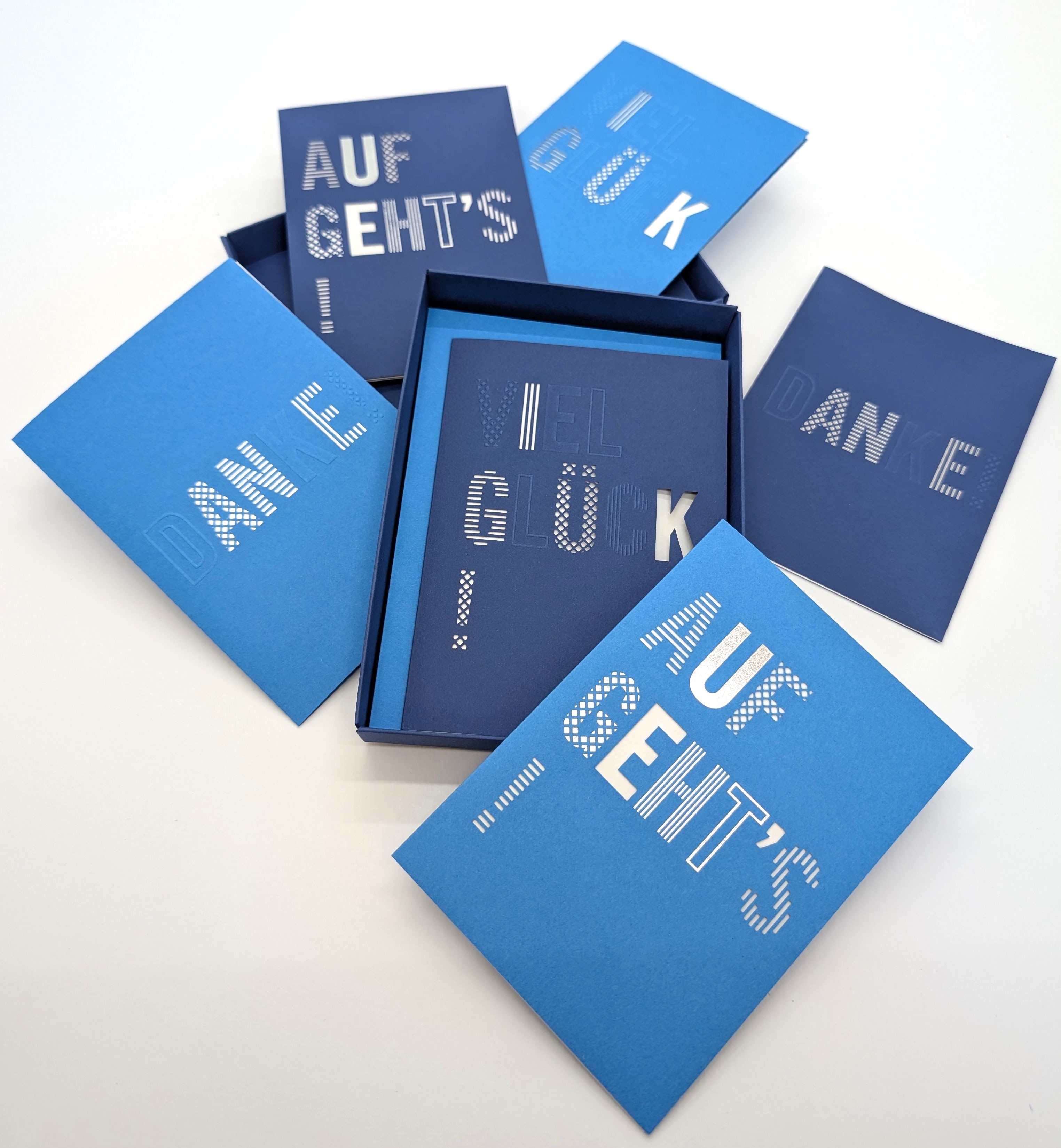 Grußkarten, veredelt mit Heißprägung, Blindprägung und Lasercut