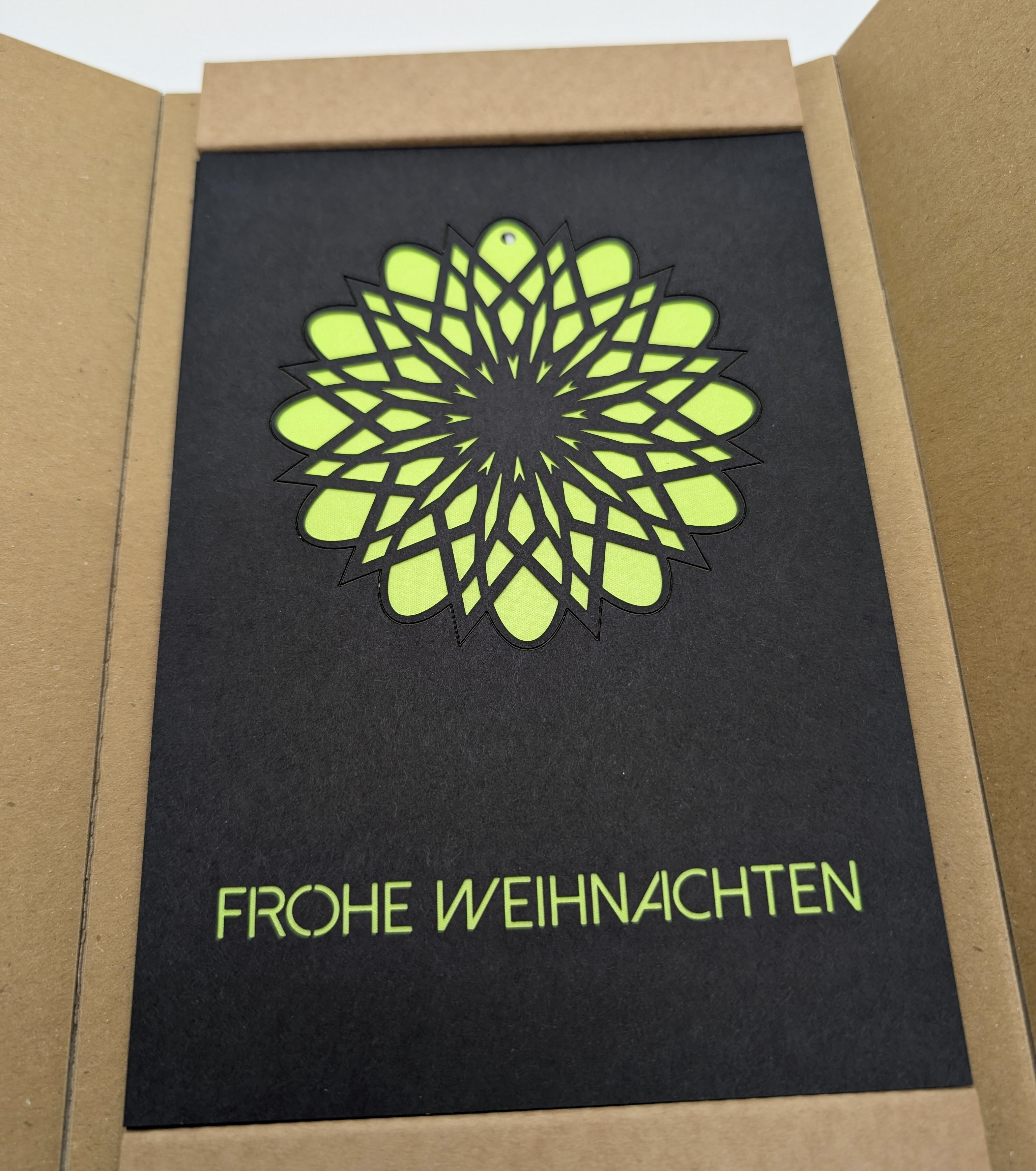 Weihnachtskarte mit Lasercut und Filigrankaschierung
