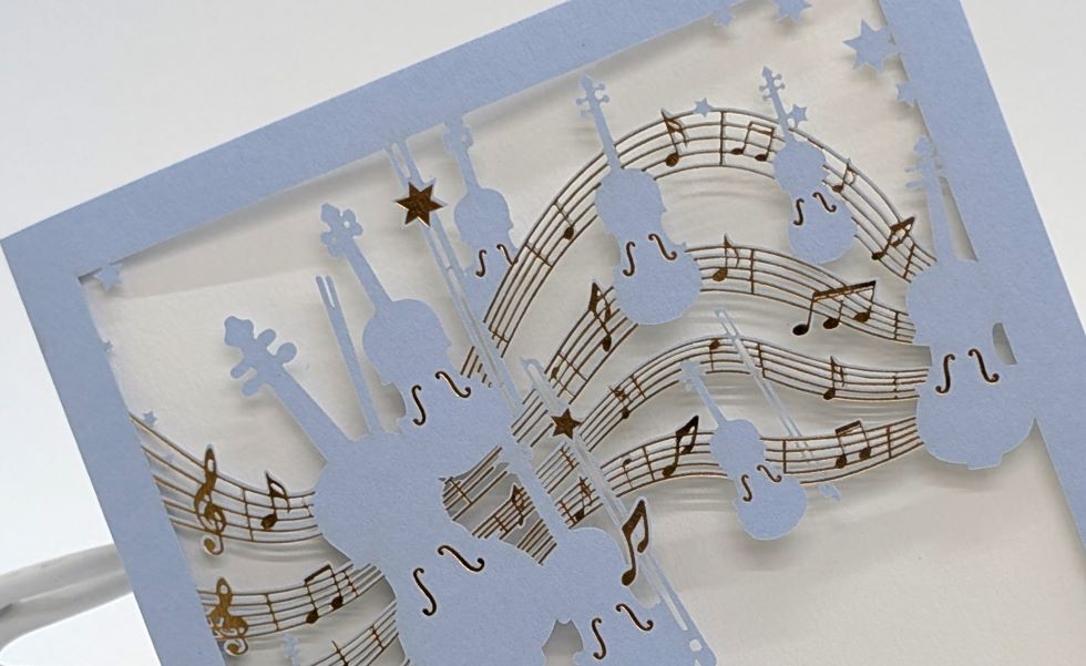 Hochzeitseinladung mit Heißprägung und Lasercut