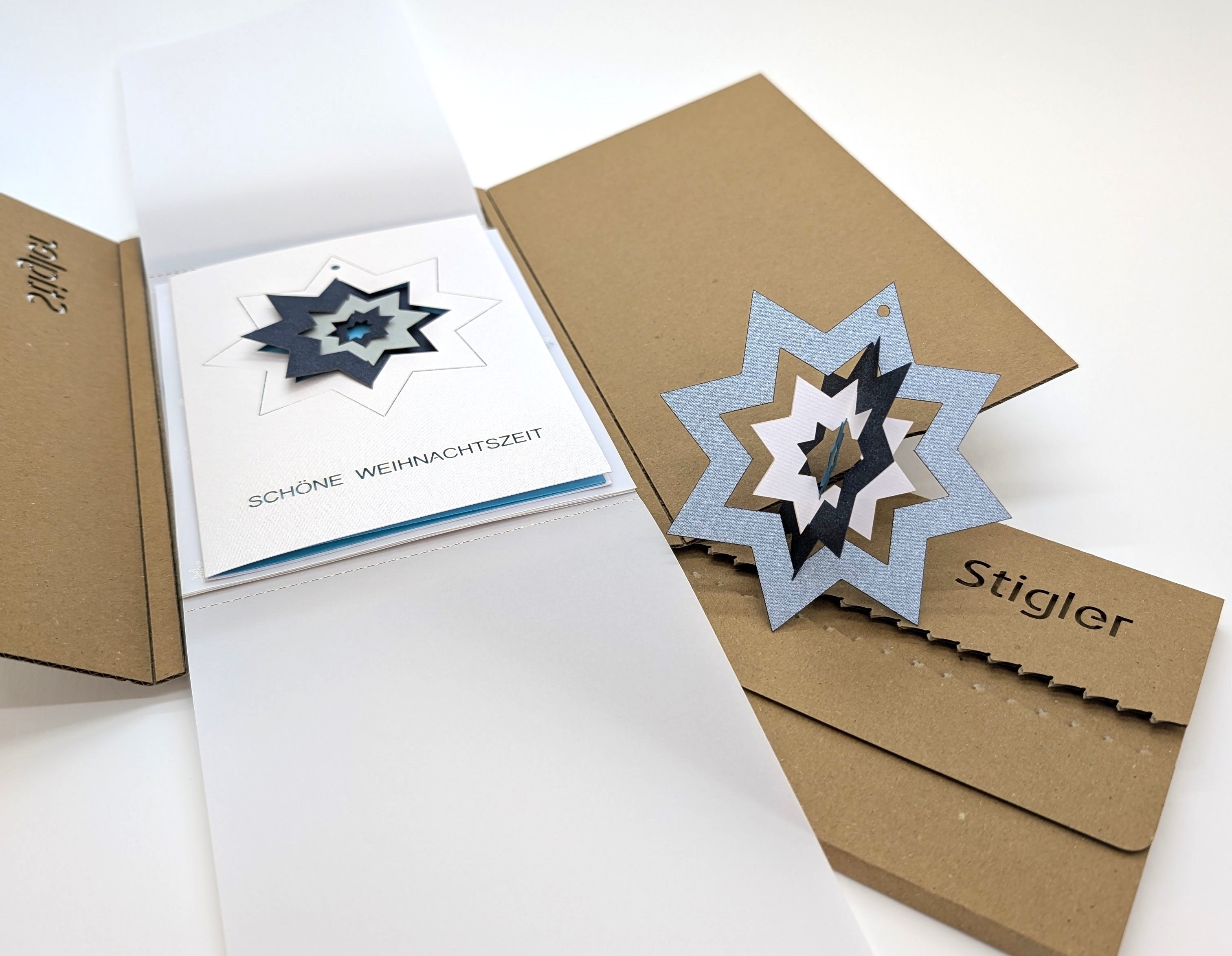 Weihnachtsmailing mit gelaserter Karte in gelaserter Spezialverpackung aus Wellpappe
