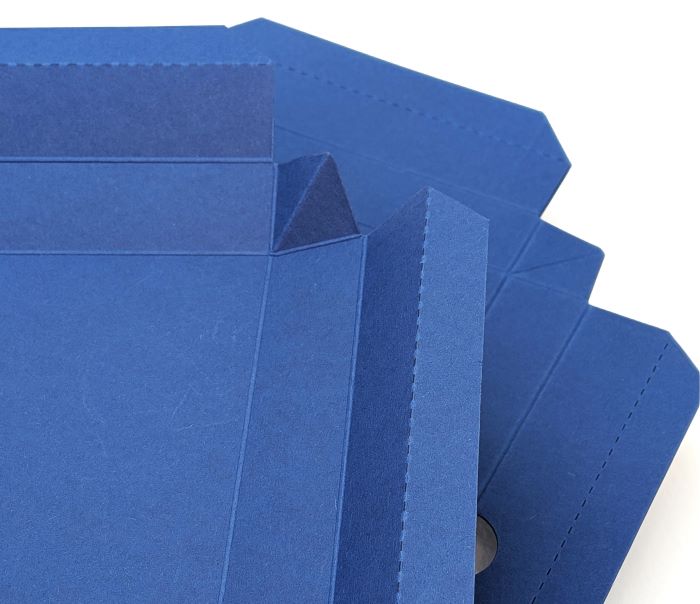 Geschenkverpackung- gestanzt, gerillt und mit einer Falzperforation versehen
