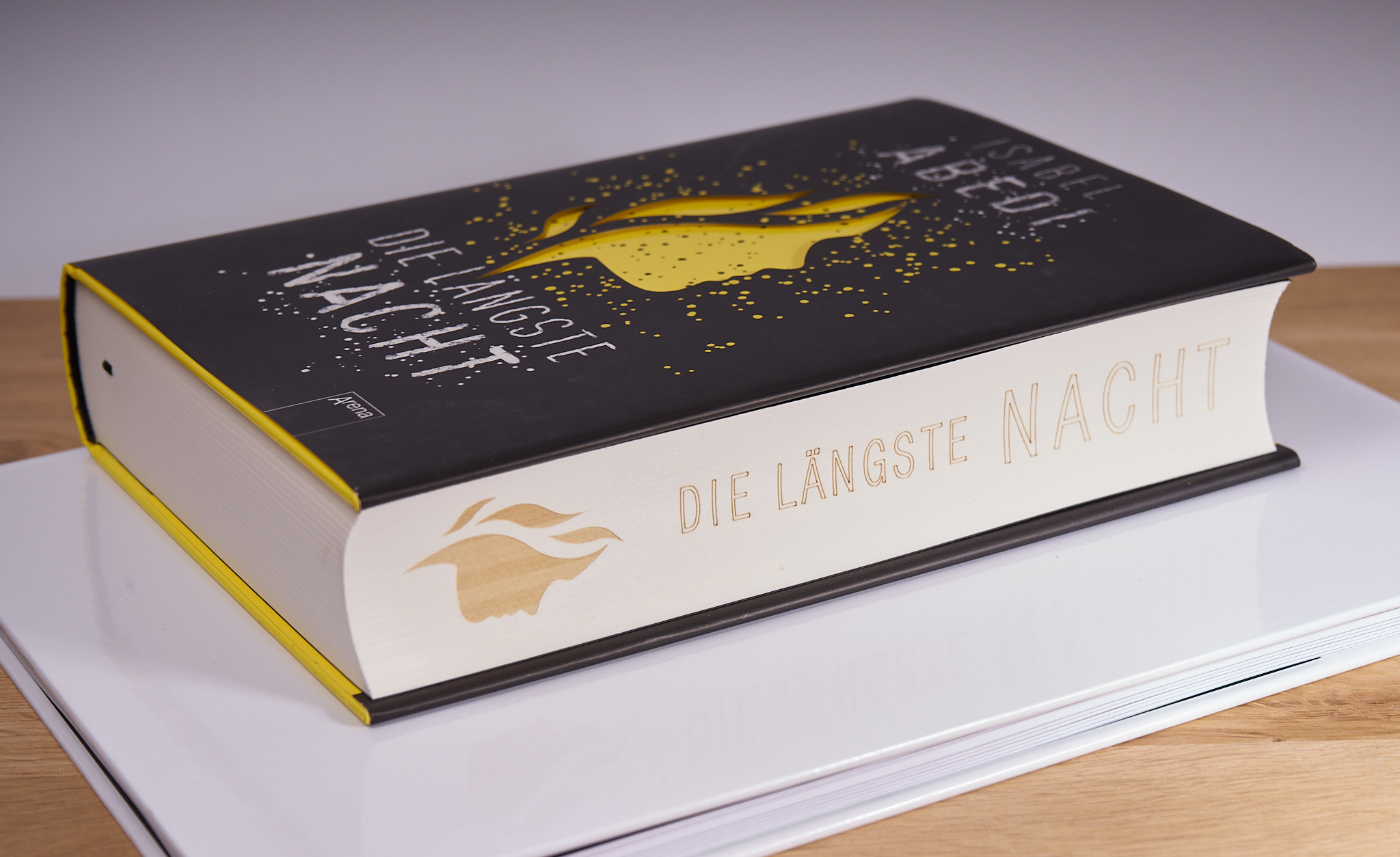 Buchveredelung - Lasercut in Schutzumschlag und Lasergravur auf Buchschnitt